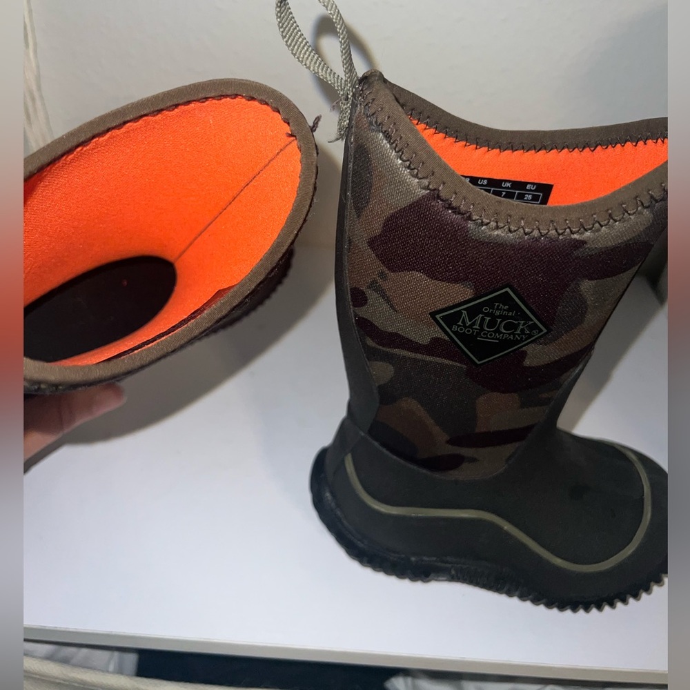 Camo Muck boots (toddler)